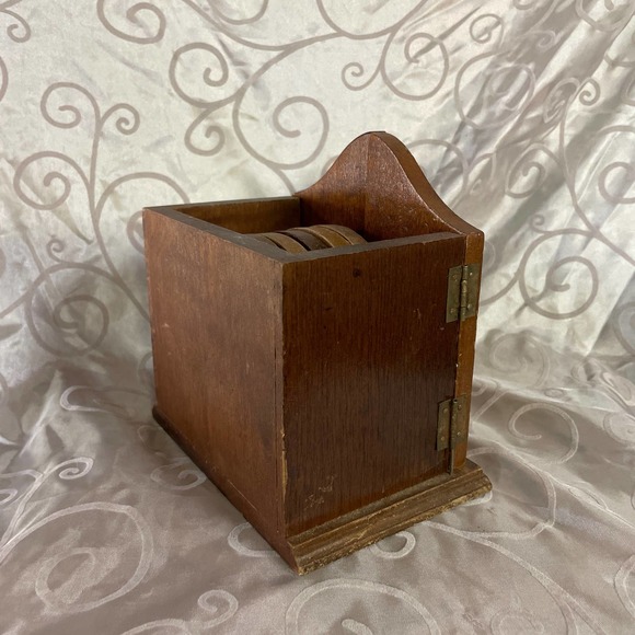 Vintage 1970's The King Of Arms Small Wooden Coaster Set Kings Pub. - Picture 3 of 10